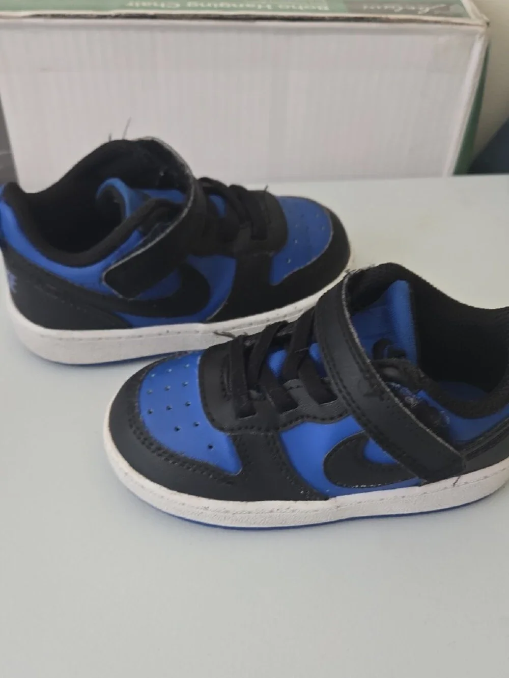 Nike Kids Low-Top Sneakers in Black and Blue - Velcro Closure